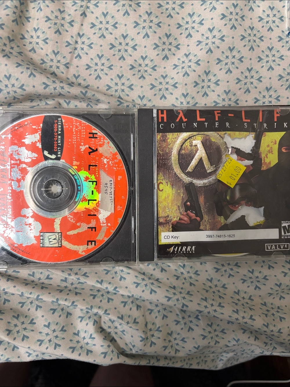Valve Half-Life an d half life Counter-Strike PC Game Disc & Case